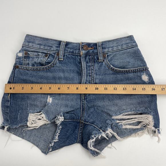 WE THE FREE Sofia Cutoff Mid Rise Distressed Cut-Off Denim Shorts Size 24 - Picture 6 of 9
